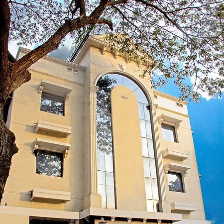 Deluxe Hotel Chennai Exterior foto